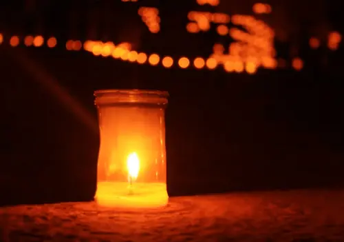 صورة تحتوي على شمعة 
شيخ روحاني مغربي