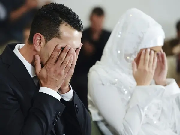 صورة تحتوي على زوجين حجاب الجلب والمحبة